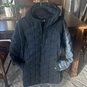 Mountain Hardware down Black Hooded Puffer Jacket